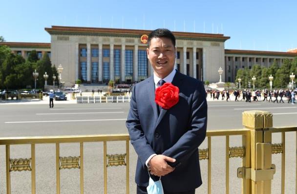 浙江日报记者胡元勇荣获“全国抗击新冠肺炎疫情先进个人”称号